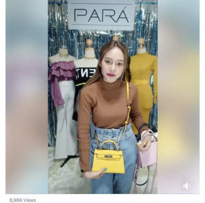 facebook live shopping example from thailand girl selling purses