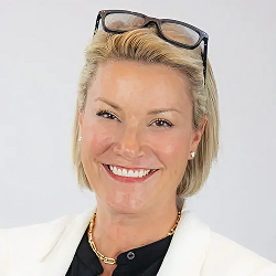 Amanda Moore headshot